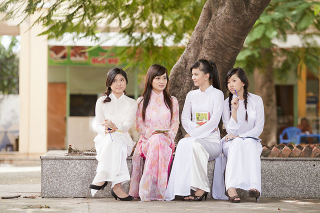 thay-co-thich-tro-ngoan